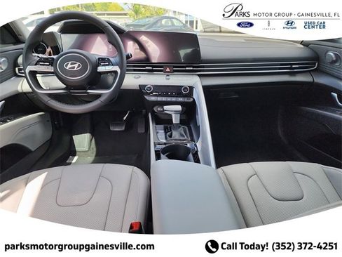 New 2025 Hyundai Elantra Limited image 10