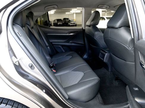 Used 2019 Toyota Camry SE w/ Convenience Package FWD image 23