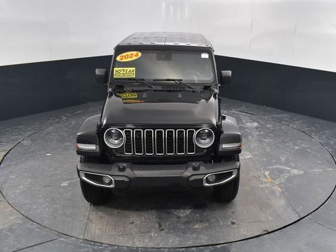 Used 2024 Jeep Wrangler Sahara image 29