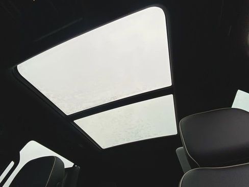 Used 2023 Chevrolet Tahoe Premier w/ Advanced Technology Package image 18