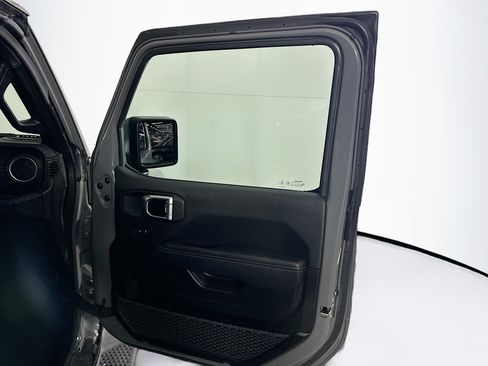 Used 2023 Jeep Wrangler Unlimited Sahara w/ Cold Weather Group AWD/4WD image 30