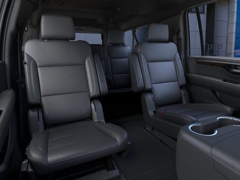 New 2026 Chevrolet Suburban Z71 image 17
