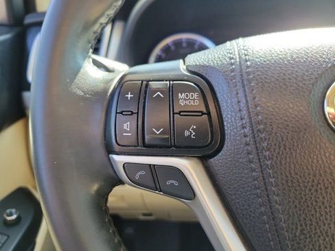 Used 2019 Toyota Highlander Limited FWD image 27