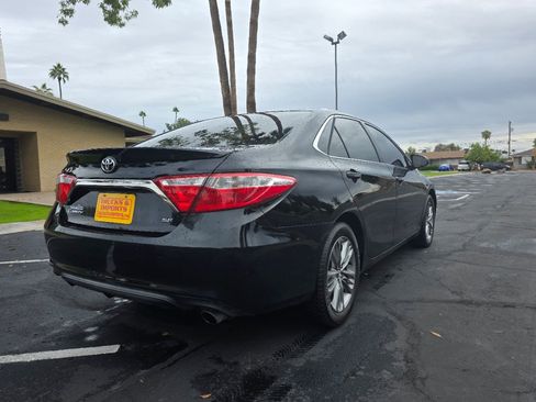 Used 2016 Toyota Camry SE image 9