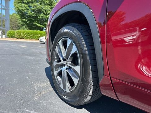 Used 2023 Toyota Highlander XLE FWD image 13