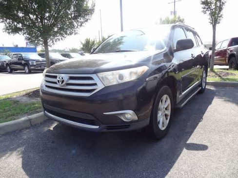 Used 2013 Toyota Highlander SE FWD image 1