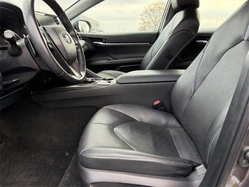 Used 2022 Toyota Camry XSE image 18