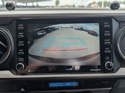 Used 2021 Toyota Tacoma SR5 w/ Trail Edition image 17