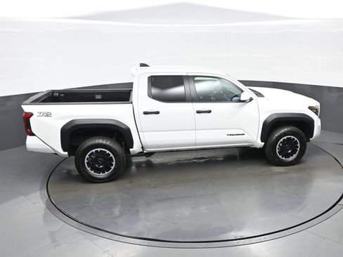Used 2024 Toyota Tacoma TRD Off-Road AWD/4WD image 41