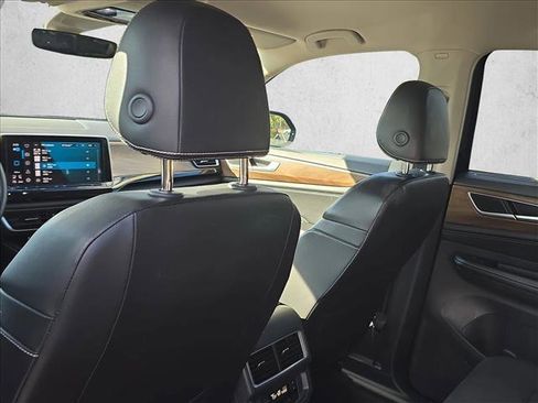 Used 2024 Volkswagen Atlas SE image 15