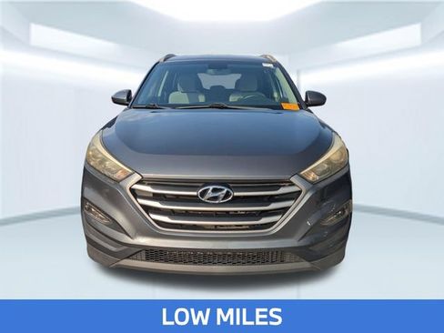 Used 2017 Hyundai Tucson SE w/ SE Popular Package 02 FWD image 4