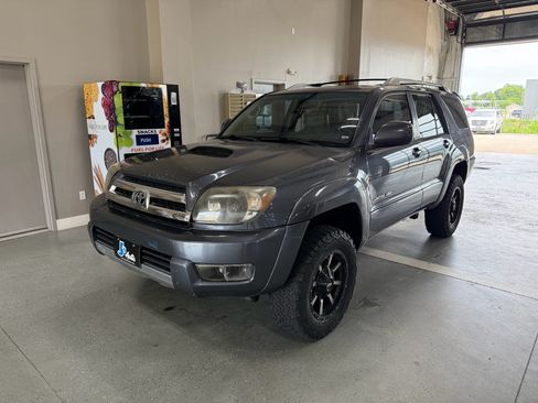 Used 2004 Toyota 4Runner Limited AWD/4WD image 2