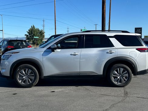 Used 2025 Nissan Pathfinder SV AWD/4WD image 8