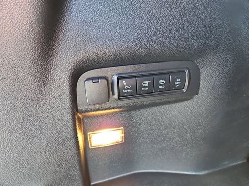 Used 2018 Ford Explorer Limited AWD/4WD image 19