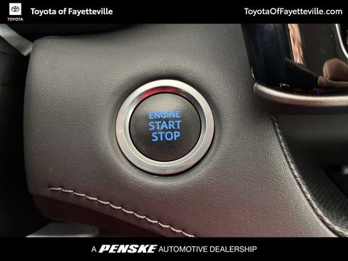 Used 2021 Toyota Highlander XLE image 37