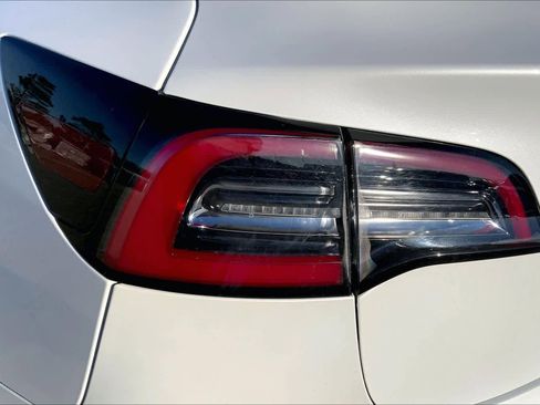 Used 2021 Tesla Model 3 Standard Range Plus image 26