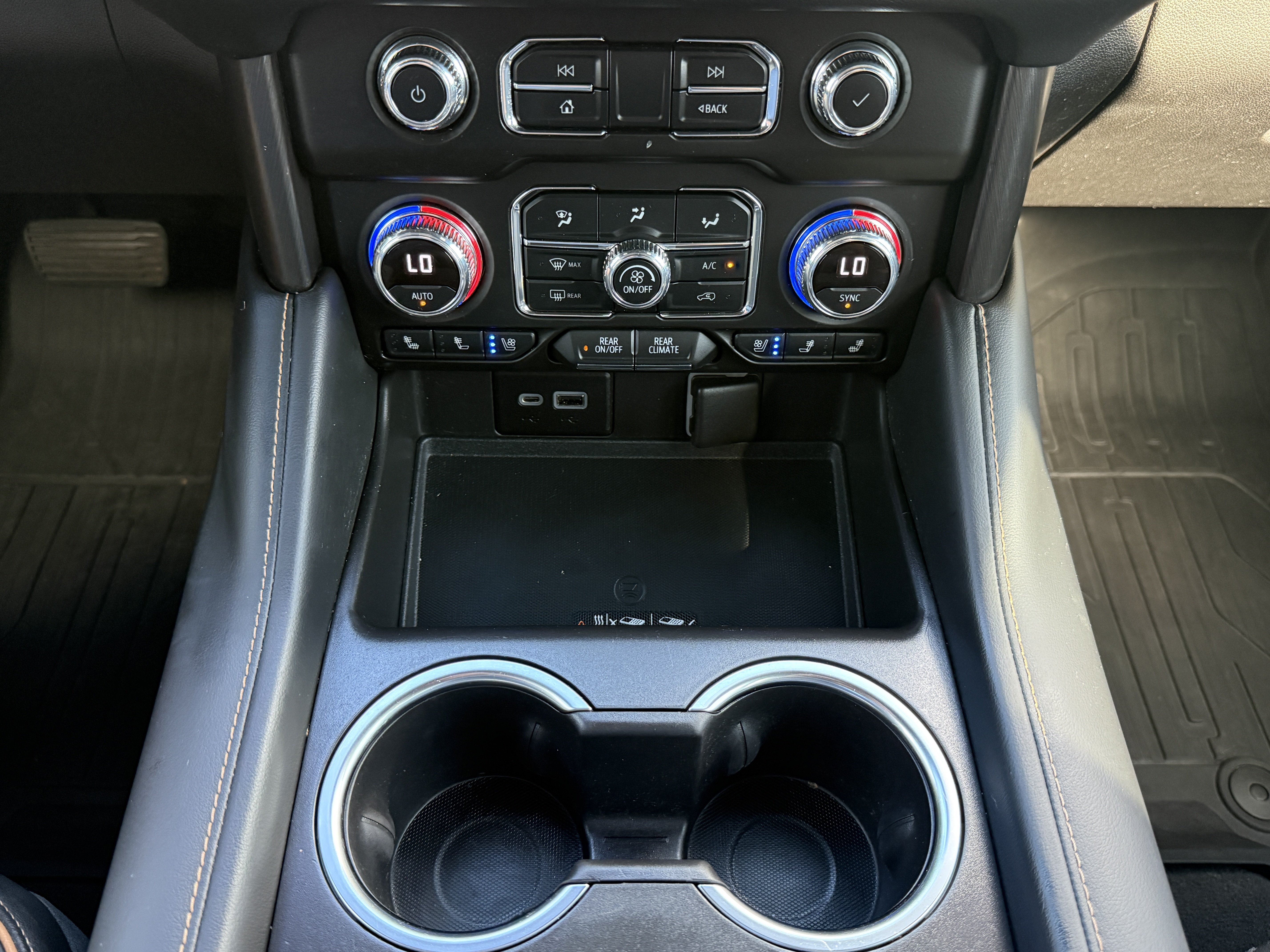 Used 2021 GMC Yukon AT4 w/ AT4 Premium Package AWD/4WD image 28