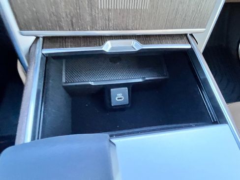 Used 2025 Land Rover Range Rover Long Wheelbase Autobiography image 36