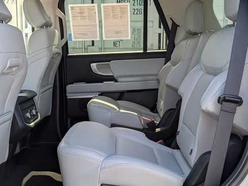 Certified 2025 Ford Expedition Platinum AWD/4WD image 18
