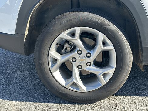 Used 2025 Chevrolet Trax LS w/ LS Convenience Package image 17