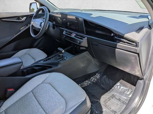 Used 2023 Kia Niro SX Touring FWD image 30