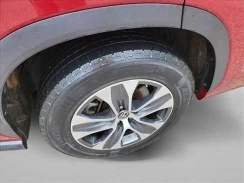 Used 2020 Toyota Highlander XLE FWD image 11