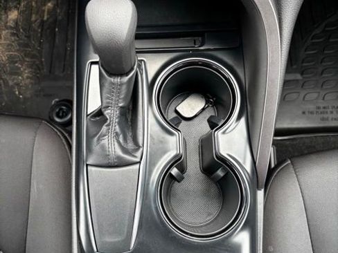 Used 2018 Toyota Camry LE image 22