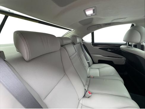 Used 2015 Lexus LS 460 w/ Ultra Luxury Package RWD image 30