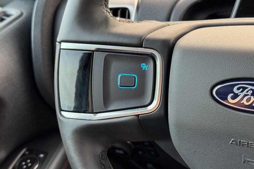 Used 2025 Ford Expedition Active AWD/4WD image 34
