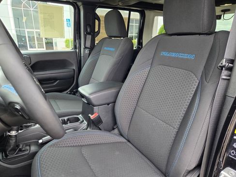 Used 2025 Jeep Wrangler Unlimited Rubicon 4xe w/ Safety Group AWD/4WD image 19