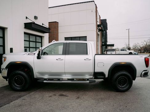 Used 2021 GMC Sierra 2500 SLT w/ SLT Convenience Package image 9