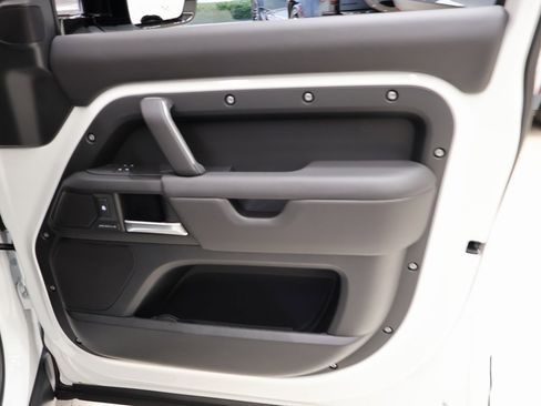 New 2025 Land Rover Defender 110 S image 12