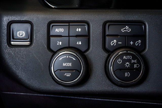 Used 2025 Chevrolet Silverado 1500 LT Trail Boss w/ Convenience Package II AWD/4WD image 18