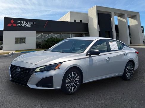 Used 2025 Nissan Altima 2.5 SV FWD image 1