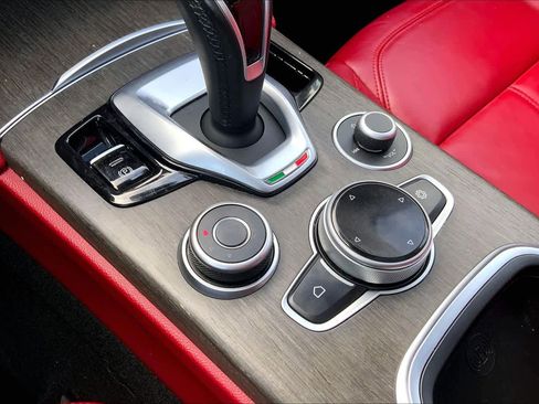 Used 2021 Alfa Romeo Stelvio Ti w/ Nero Edizione image 35