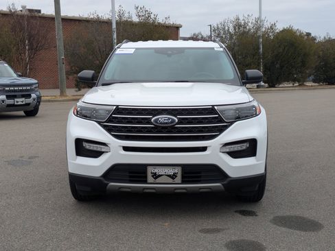 Used 2021 Ford Explorer XLT w/ Equipment Group 202A image 9