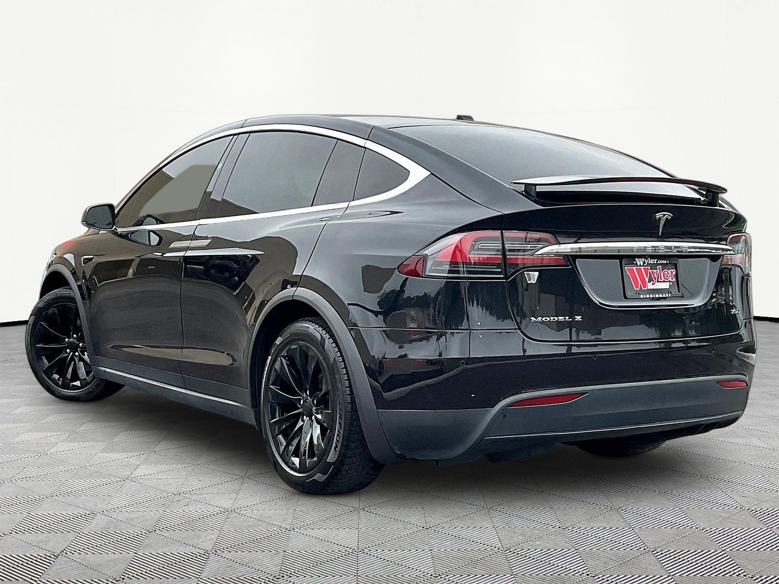 Used 2017 Tesla Model X 90D AWD/4WD image 4