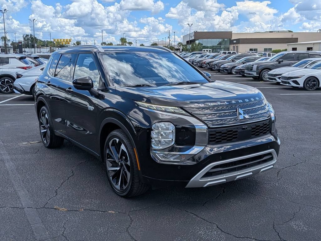 Used 2024 Mitsubishi Outlander SEL AWD/4WD image 3