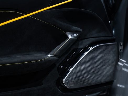 Used 2021 Ferrari Roma RWD image 24
