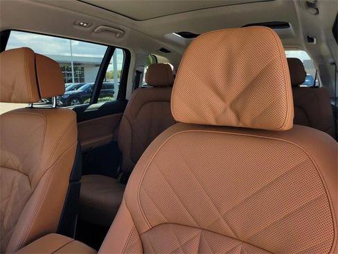 Used 2024 BMW X7 xDrive40i w/ Premium Package image 32