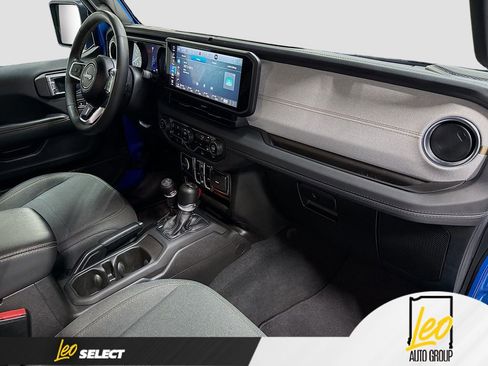 Used 2024 Jeep Wrangler Unlimited Sahara AWD/4WD image 31