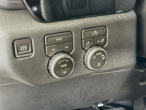 New 2026 GMC Sierra 1500 SLE w/ Preferred Package AWD/4WD image 4
