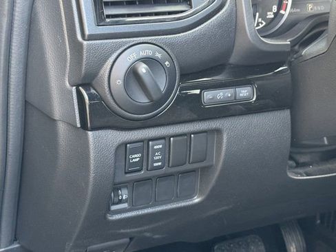 Used 2024 Nissan Titan SV w/ SV Bronze Edition Package image 38