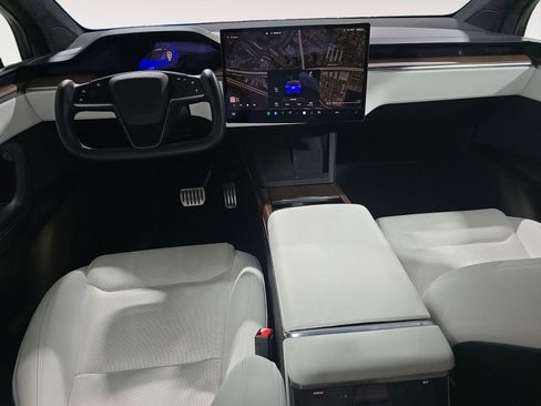 Used 2022 Tesla Model X image 17