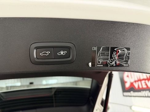 Used 2020 Volvo XC40 T5 Momentum w/ Premium Package image 10