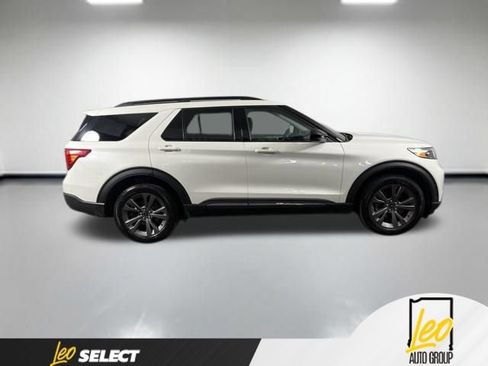 Used 2023 Ford Explorer XLT w/ Equipment Group 202A AWD/4WD image 5