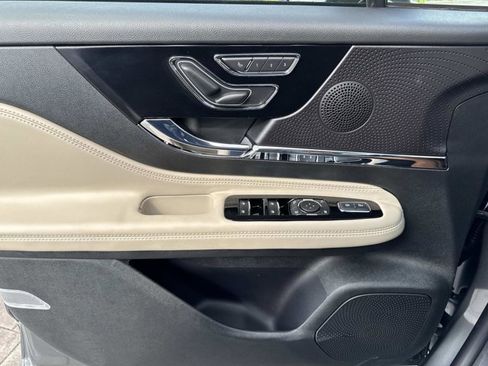 New 2026 Lincoln Corsair Premiere FWD image 9
