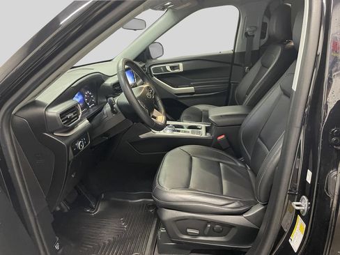Used 2023 Ford Explorer XLT w/ Equipment Group 202A RWD image 17