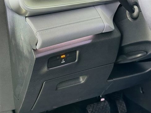 New 2026 Volkswagen Tiguan SE image 10