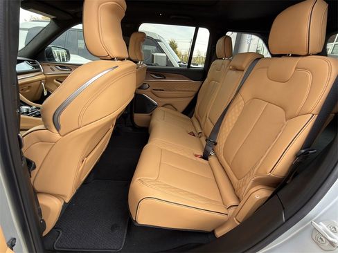 New 2025 Jeep Grand Cherokee Summit image 21